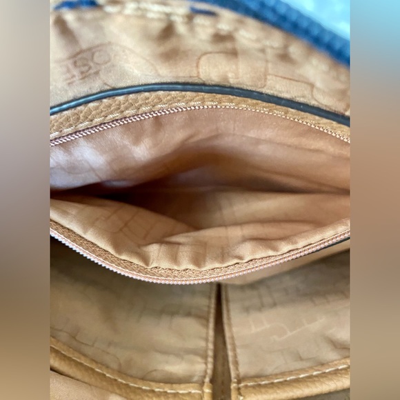 Beautiful Multi-pocket Crossbody - Picture 5 of 12